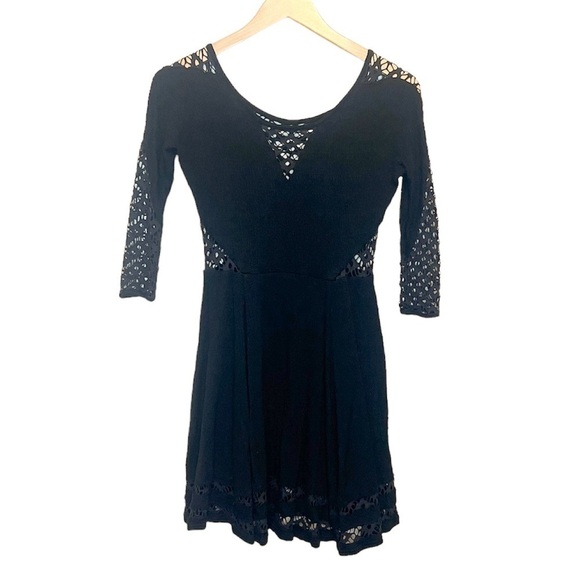 Free People Black Eyelet Lace Dress Sz XS Fit & Flare Textured Knit To The Point - Picture 4 of 10